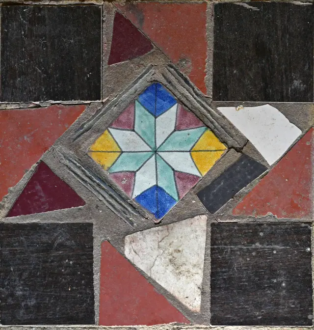 Décor géométrique ancien peint, motif en étoile